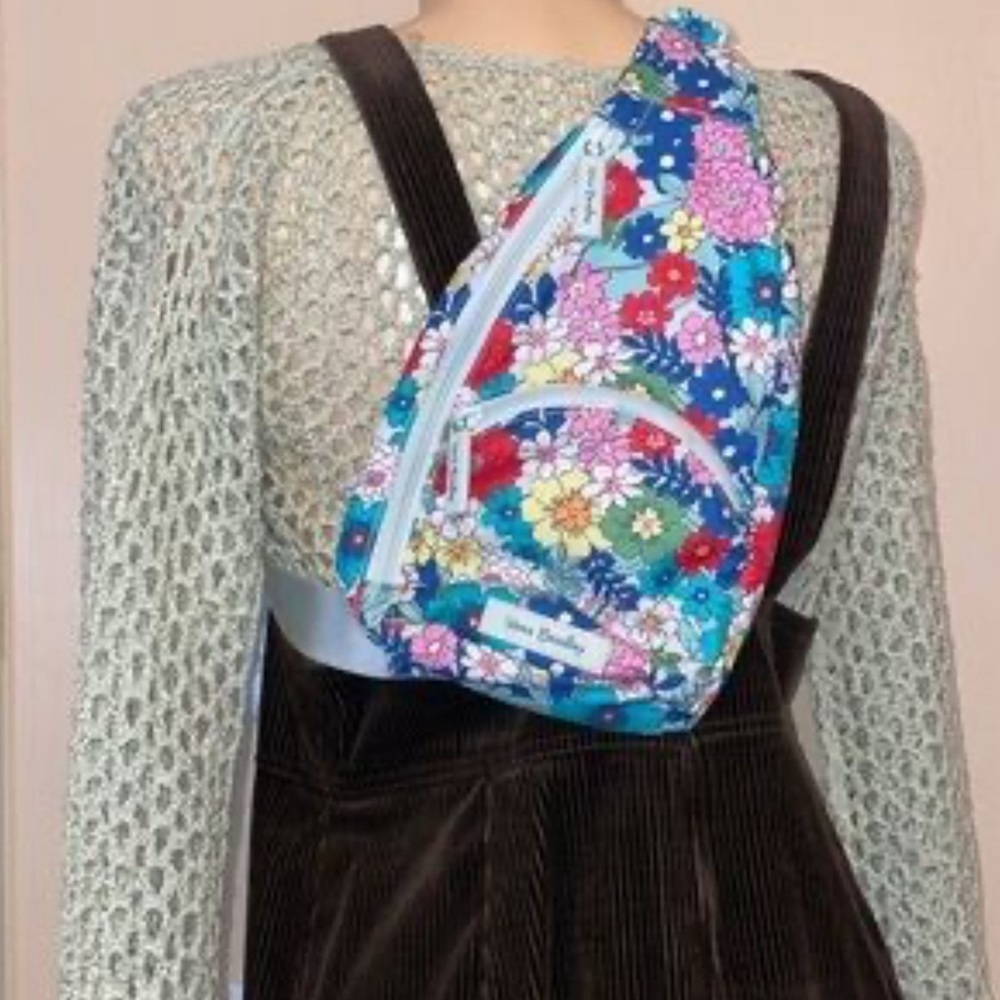 VERA BRADLEY Essential Compact Sling Backpack Bag 27611 Far Out Floral NWOT